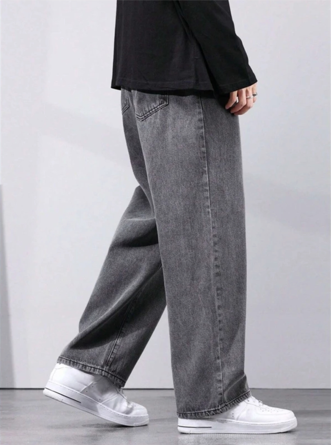 Loose fit mid rise jeans